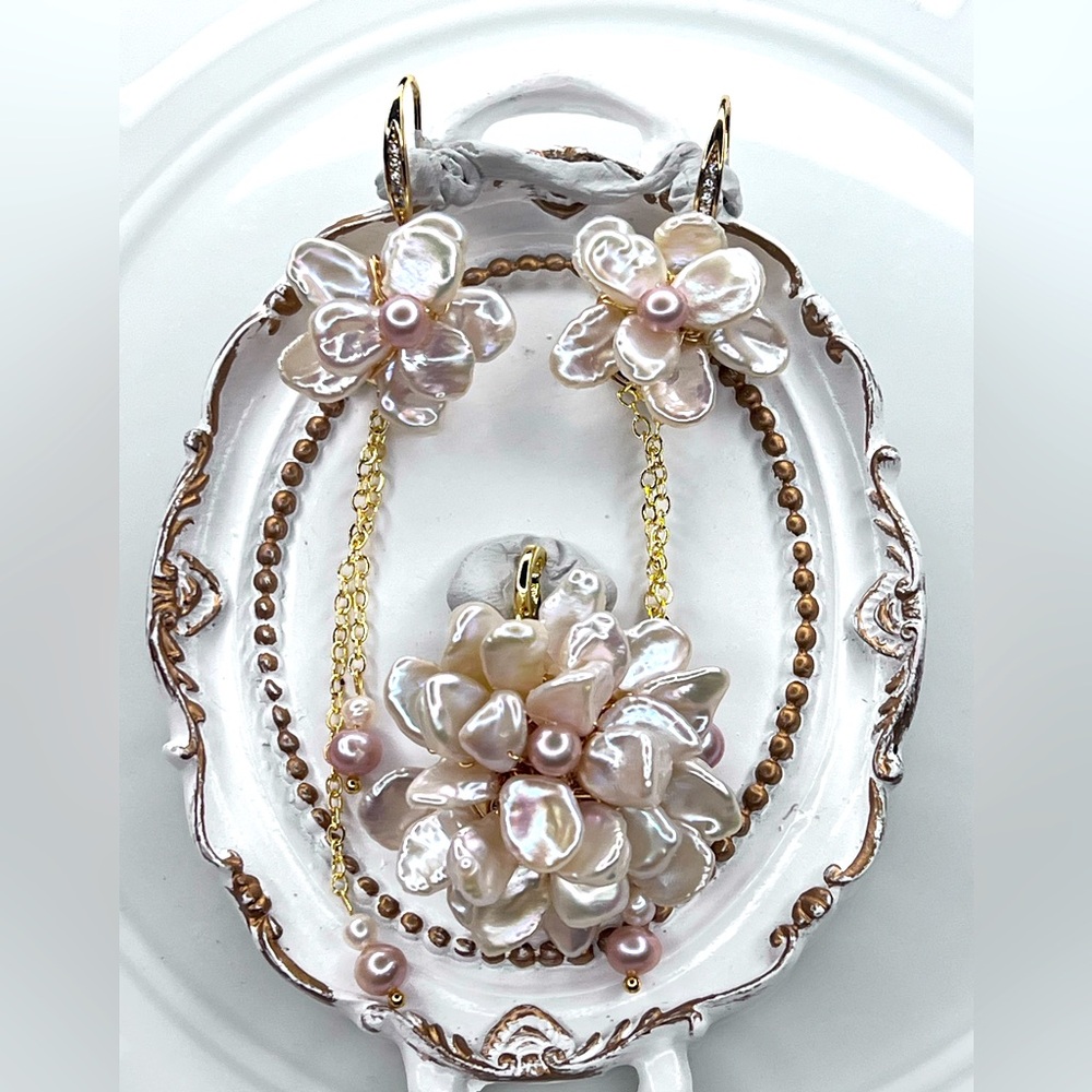 Handmade Freshwater Premium H. Quality Keshi Pearl Flower 🌺 Earrings Pendant Set